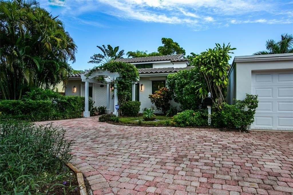 1806 Ne 22nd Ter - Photo 2 of 50