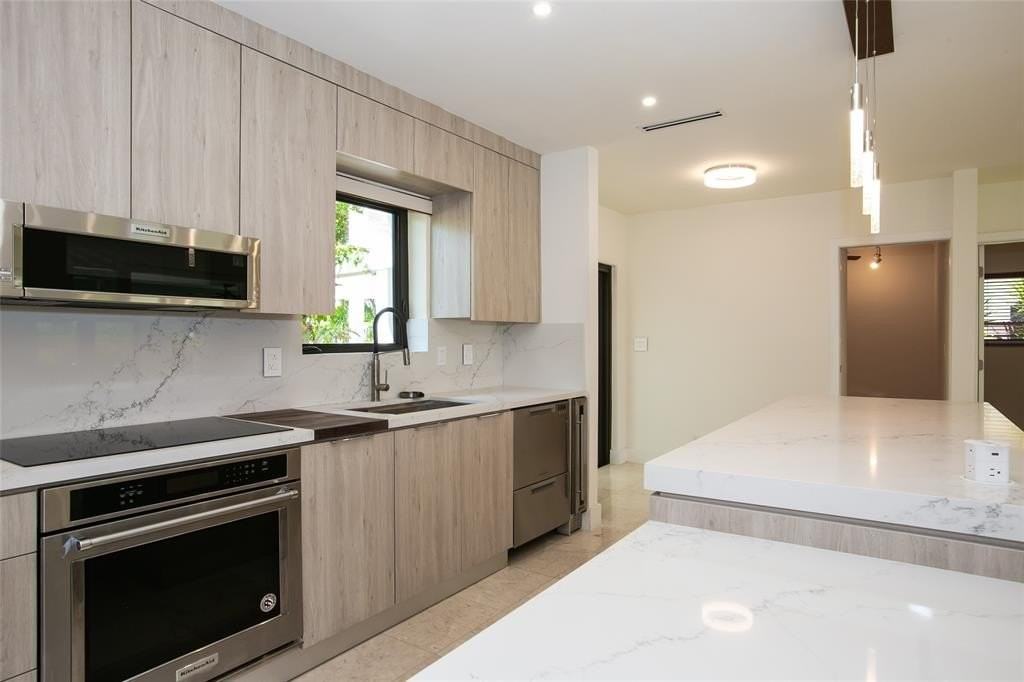 1806 Ne 22nd Ter - Photo 5 of 50