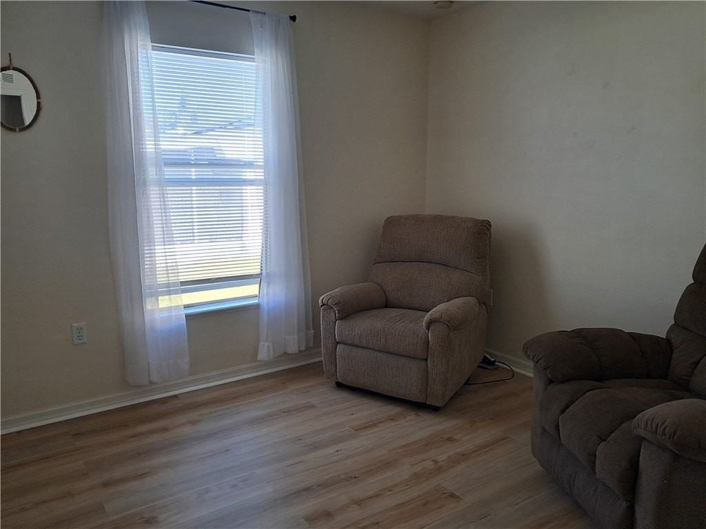 426 Easy St - Photo 6 of 10