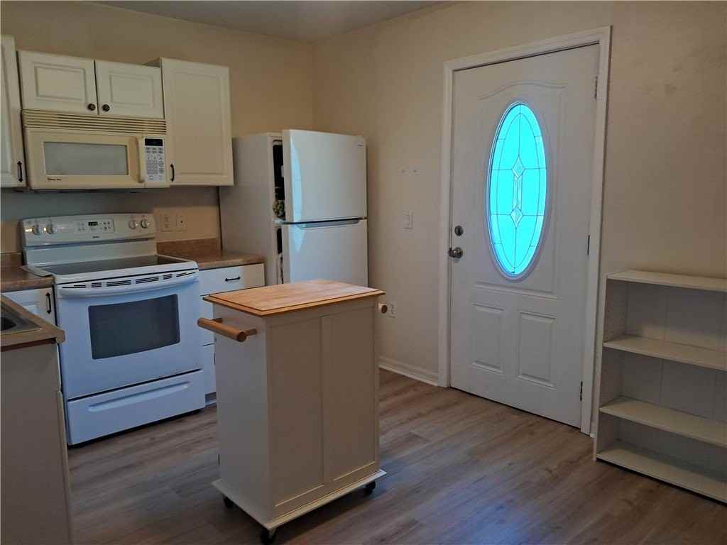 426 Easy St - Photo 7 of 10