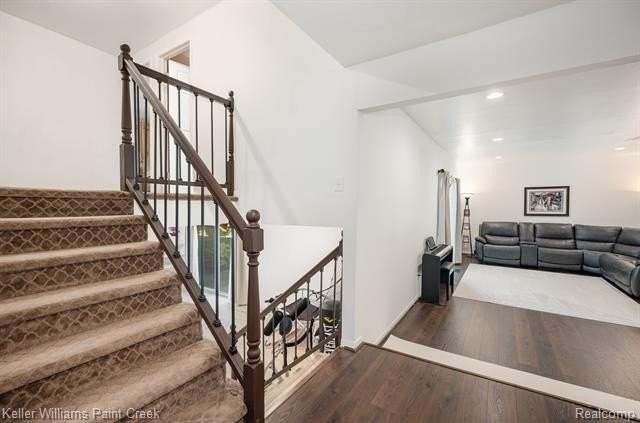 6545 Post Oak Dr - Photo 4 of 26