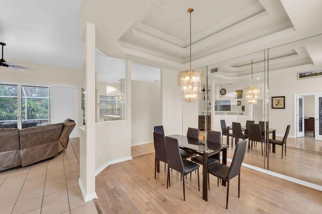 1872 Sw Airoso Blvd - Photo 6 of 37