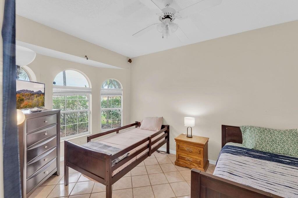 1872 Sw Airoso Blvd - Photo 7 of 37