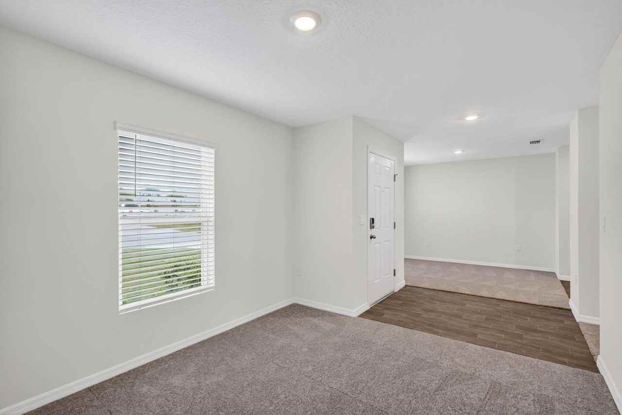 2121 Se Mandrake Cir - Photo 7 of 24