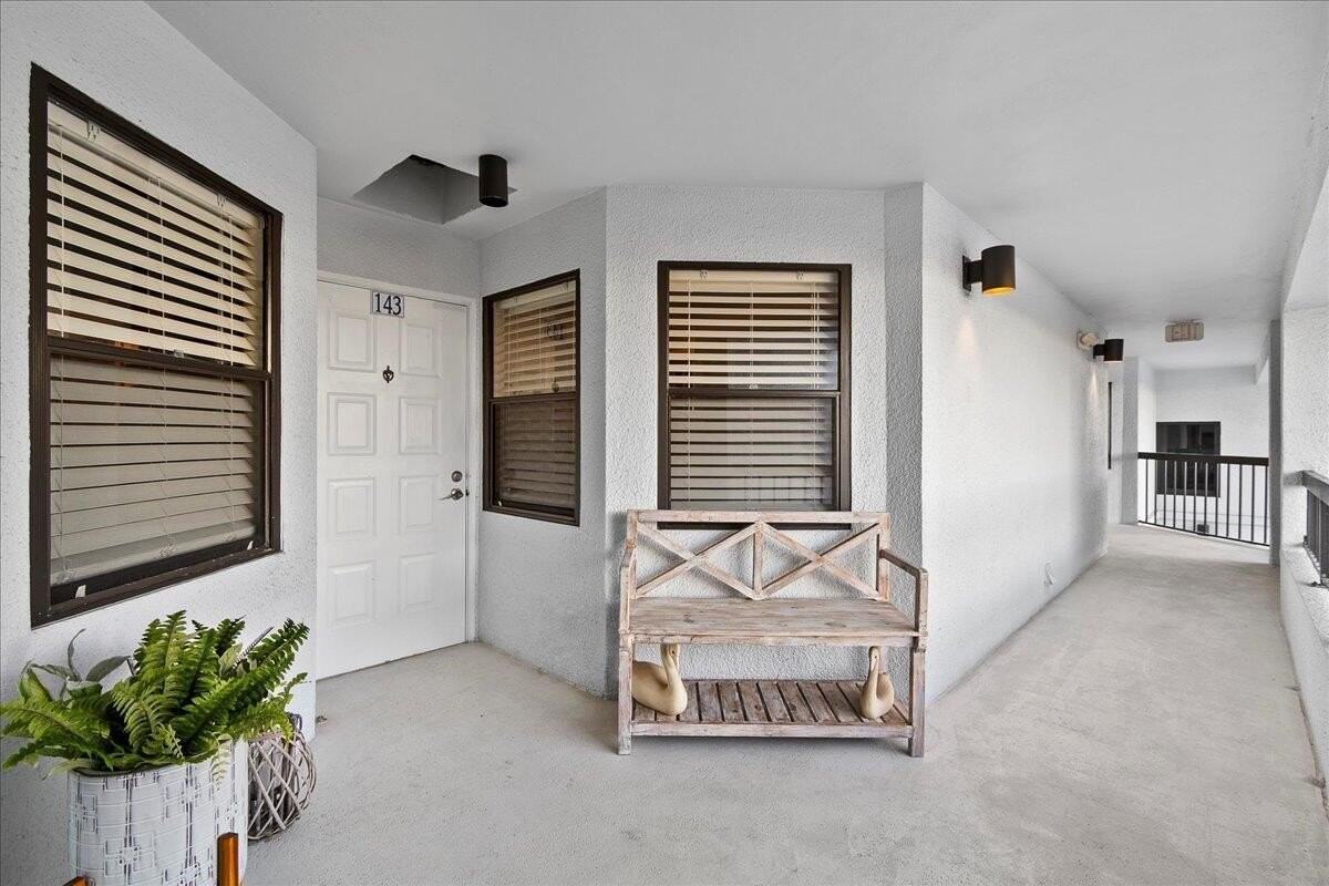 143 Bay Colony Dr N - Photo 2 of 50