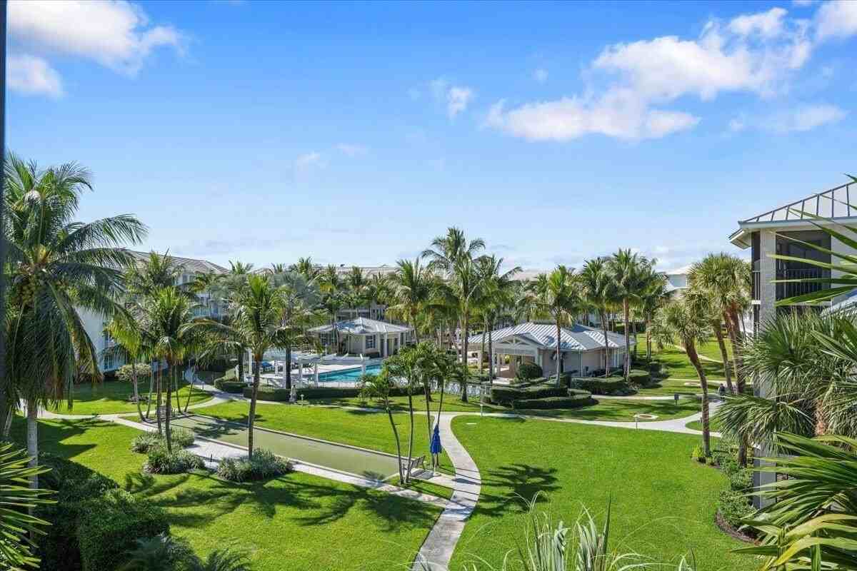 143 Bay Colony Dr N - Photo 4 of 50