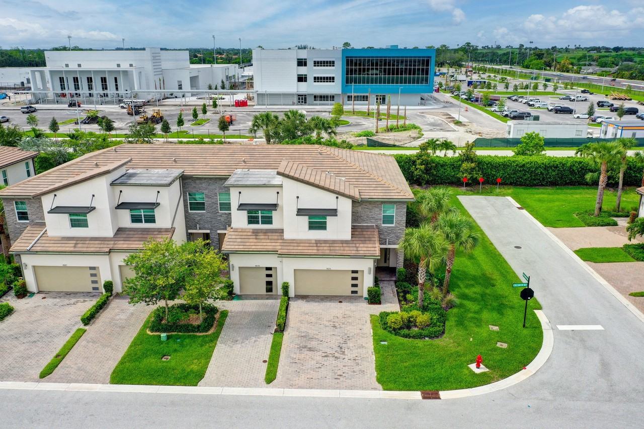 9075 Kingsmoor Way - Photo 2 of 50