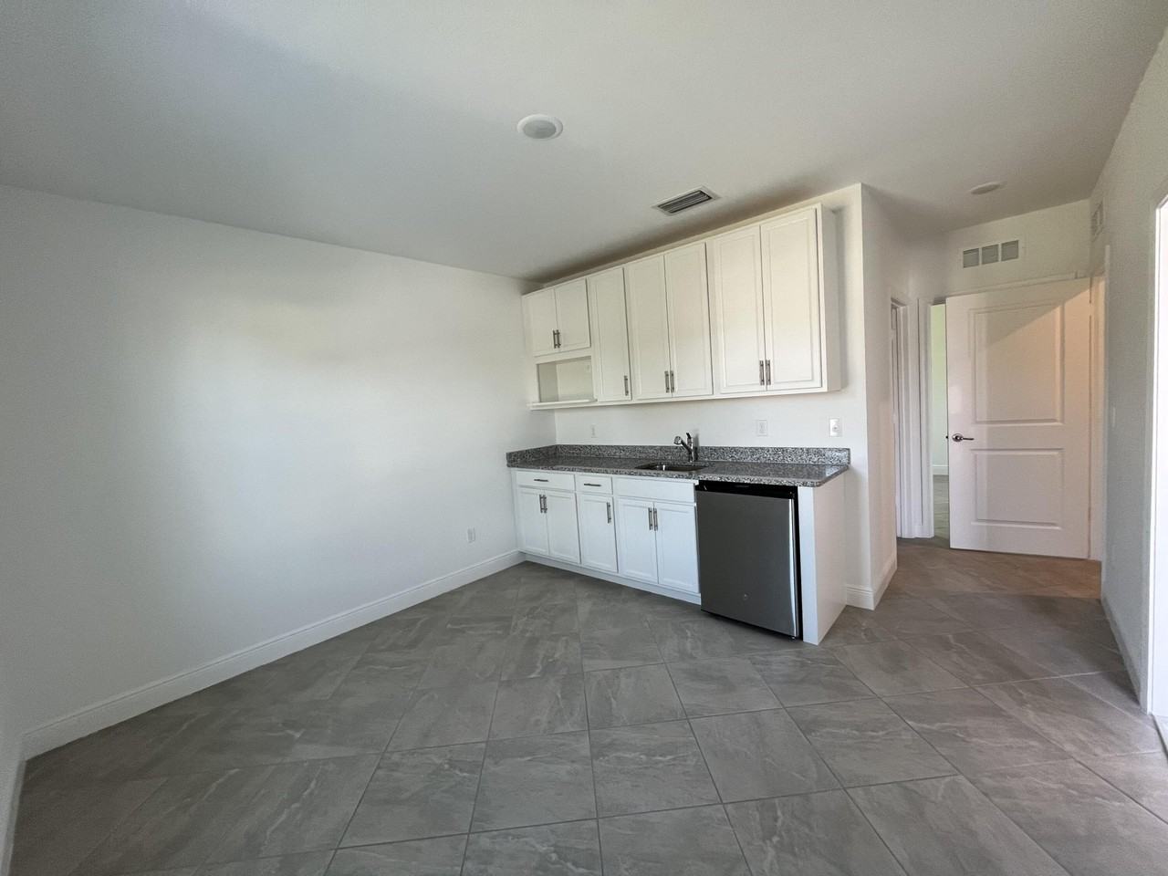 2156 Sw Cameo Blvd #174 - Photo 5 of 28