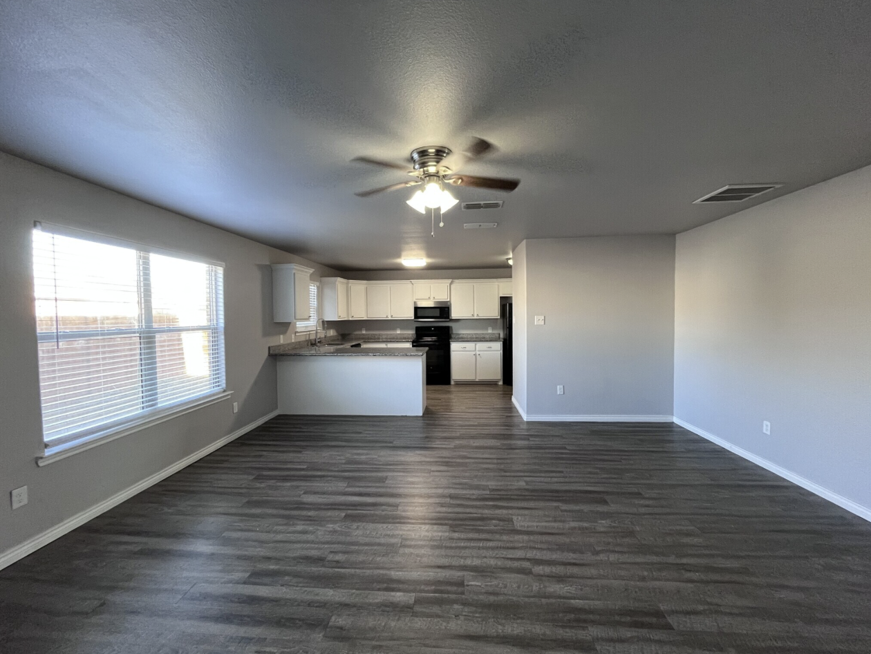 3444 Itasca St #1 - Photo 4 of 15