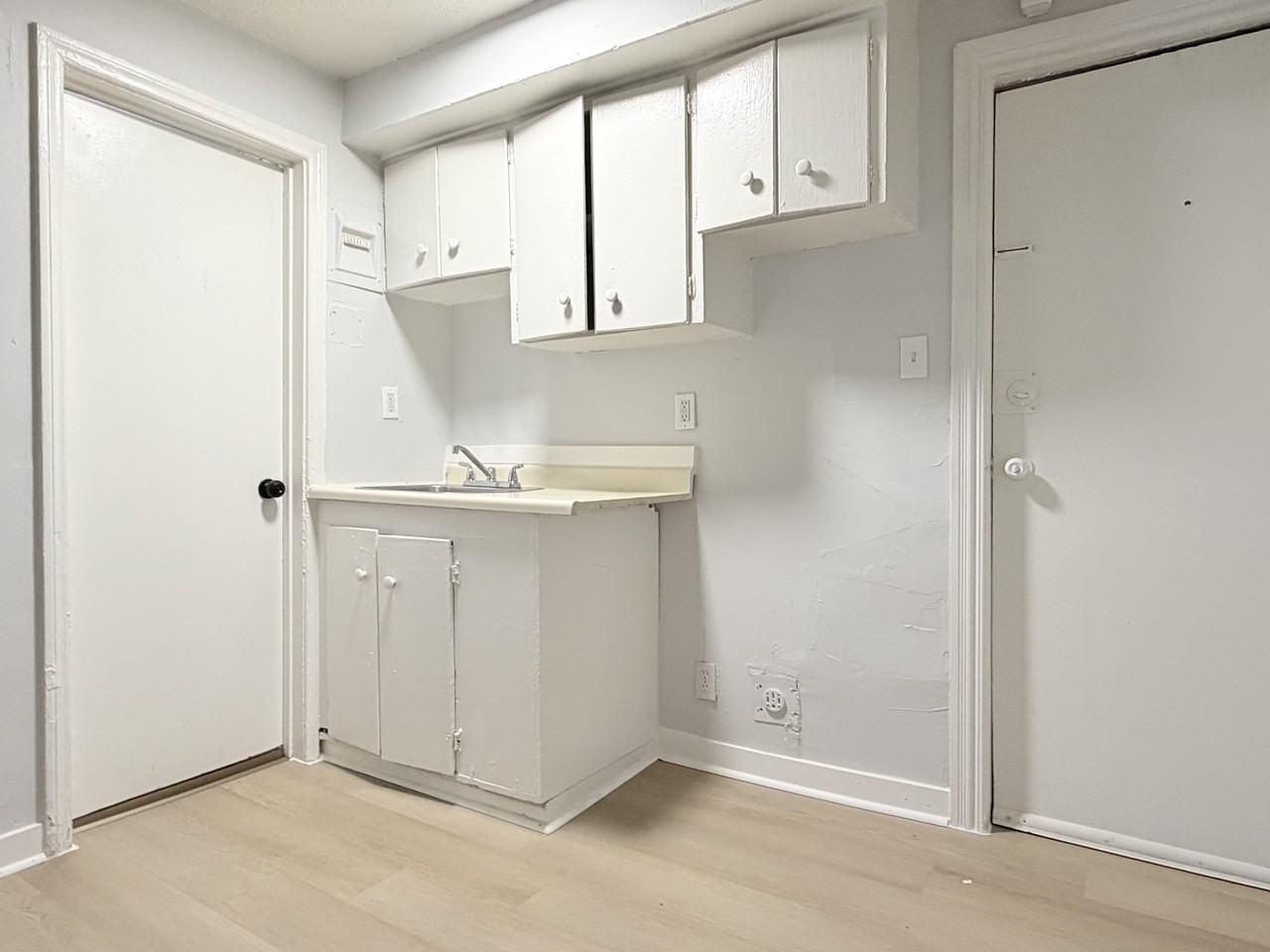 1441 Wyandotte St E #17 - Photo 3 of 8