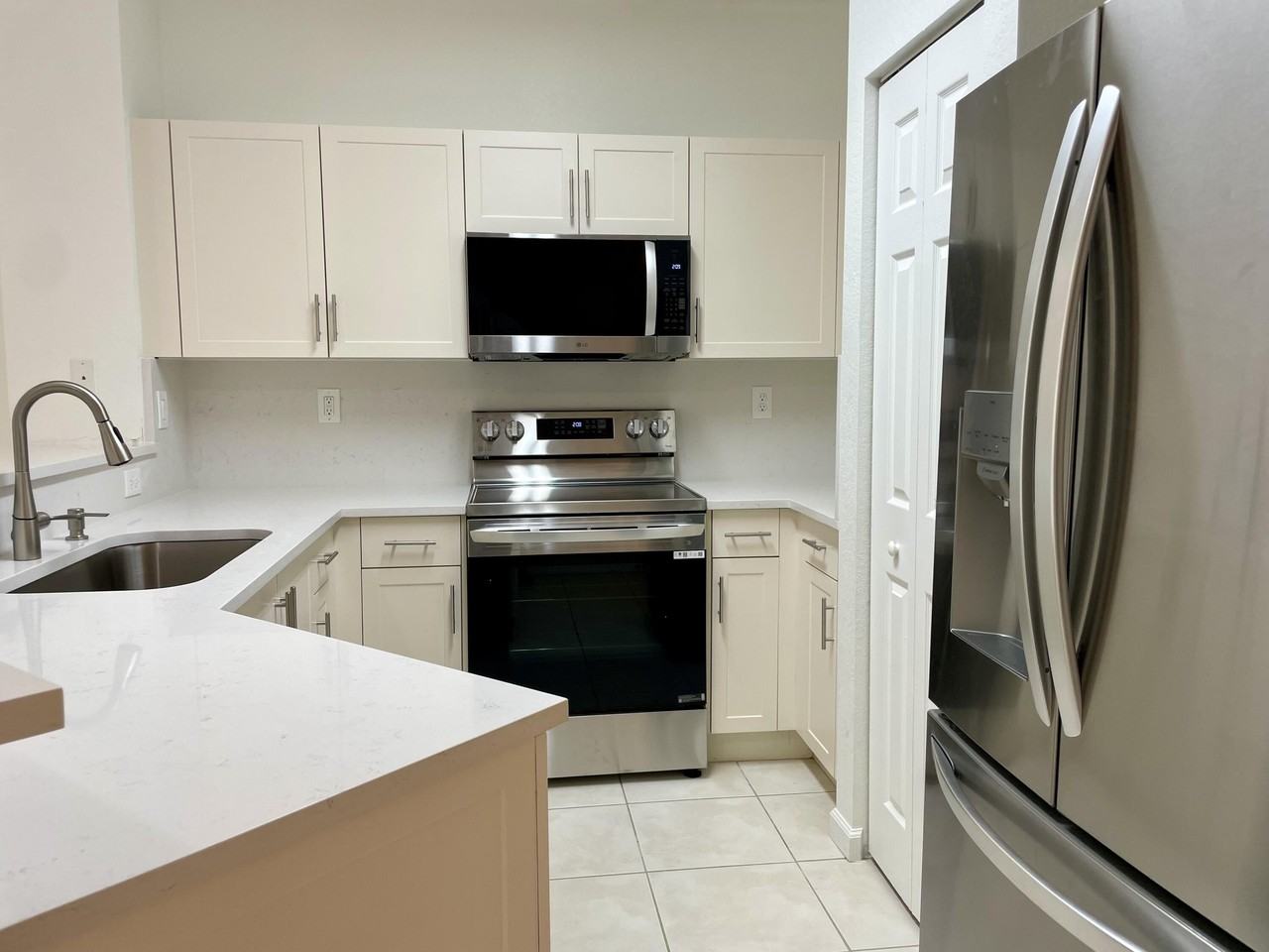 5071 Se Mariner Garden Cir - Photo 3 of 17