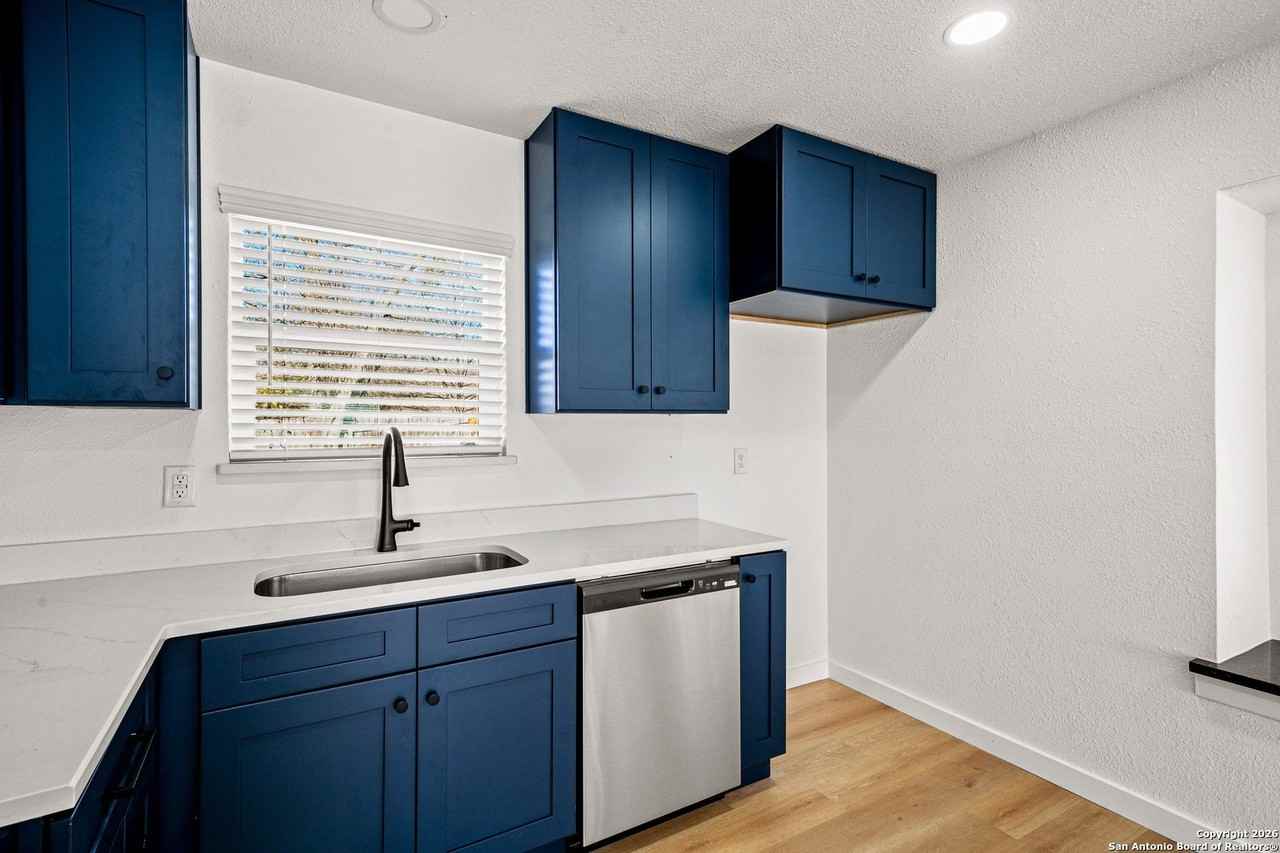 3325 Cliffside Dr - Photo 4 of 20