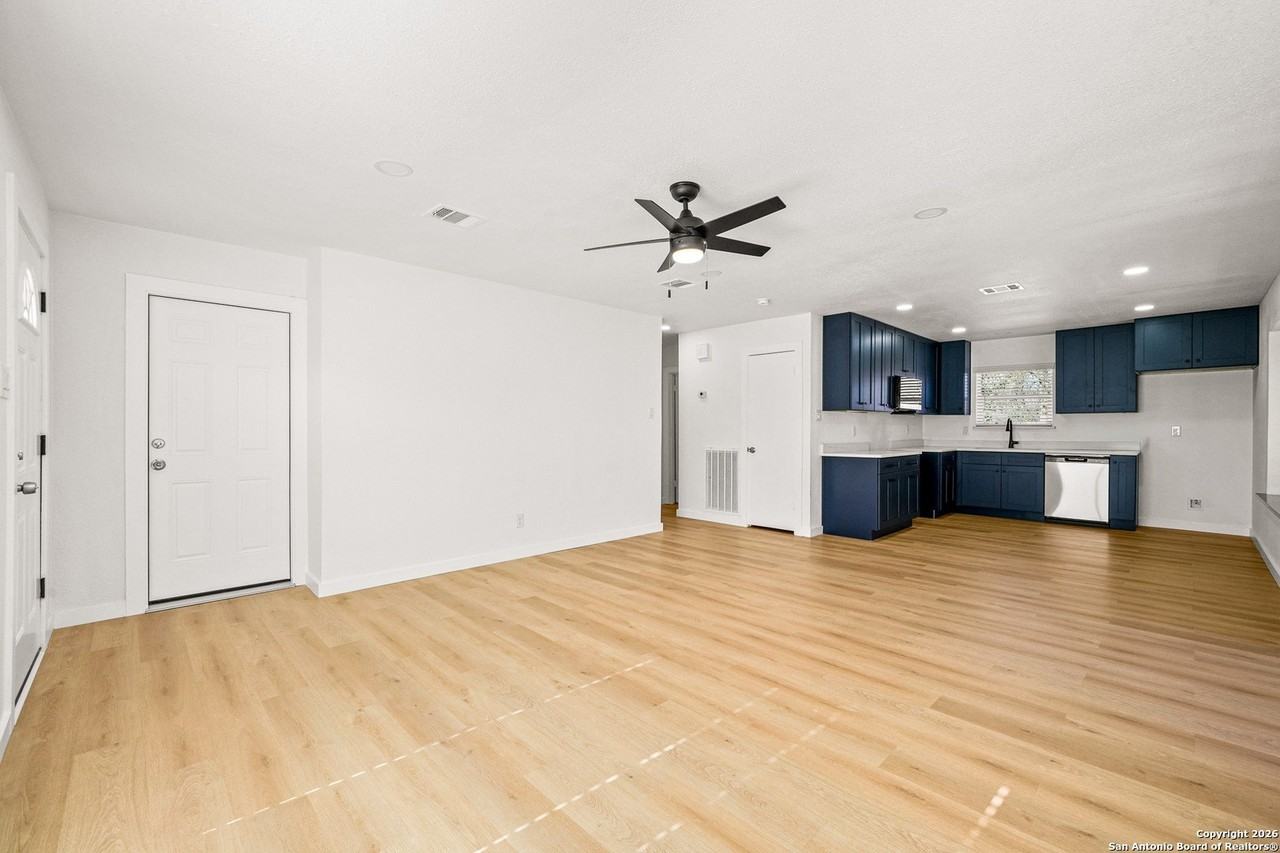 3325 Cliffside Dr - Photo 6 of 20