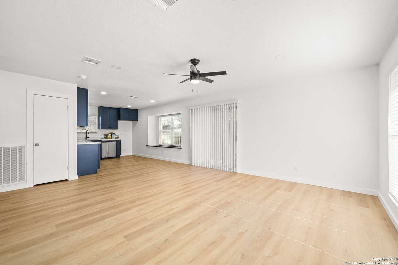 3325 Cliffside Dr - Photo 7 of 20