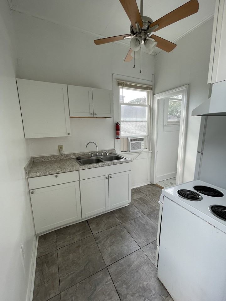 3936 Prytania St #C - Photo 4 of 8