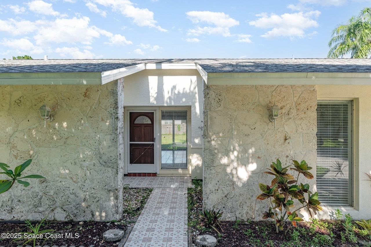 261 Edgewater Ave Se