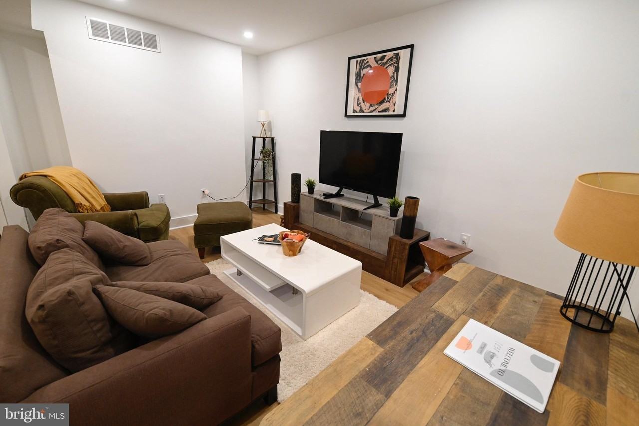 1230 Penn St Ne Unit 3 #3 - Photo 3 of 12