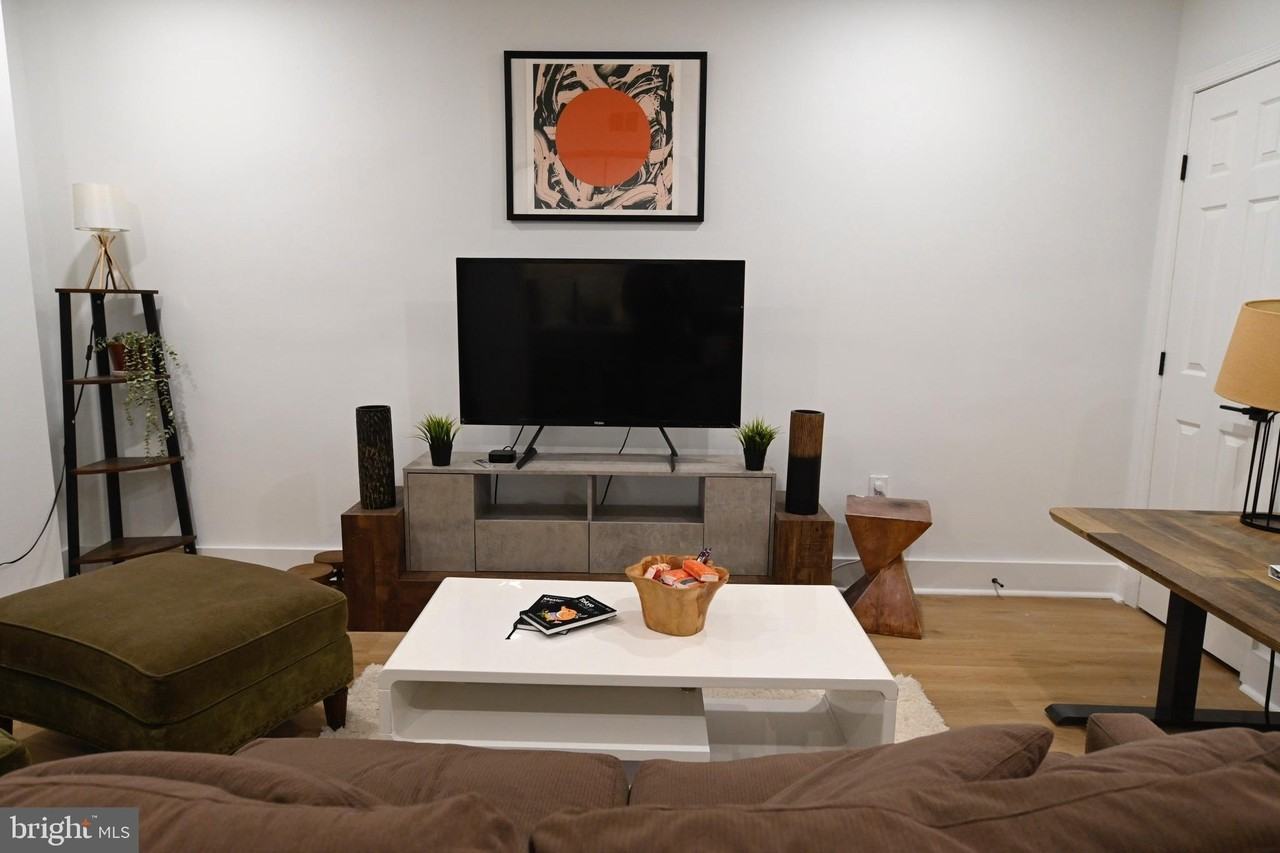 1230 Penn St Ne Unit 3 #3 - Photo 5 of 12