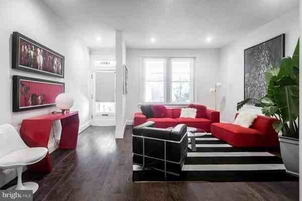 1890 Ontario Pl Nw Apt A #A - Photo 2 of 28