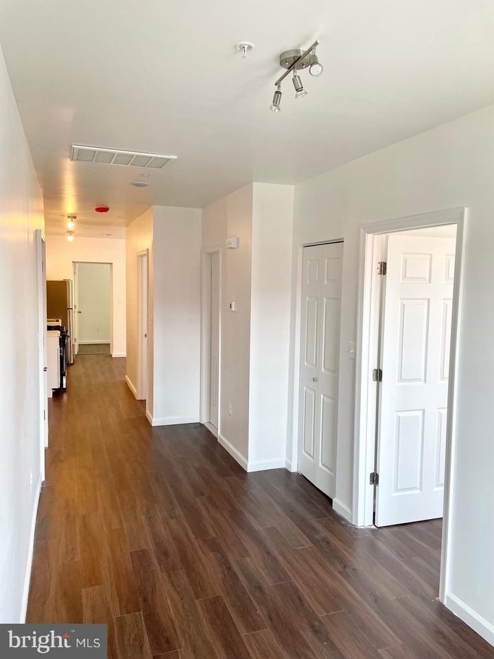 E Street Expy #1 - Photo 6 of 6