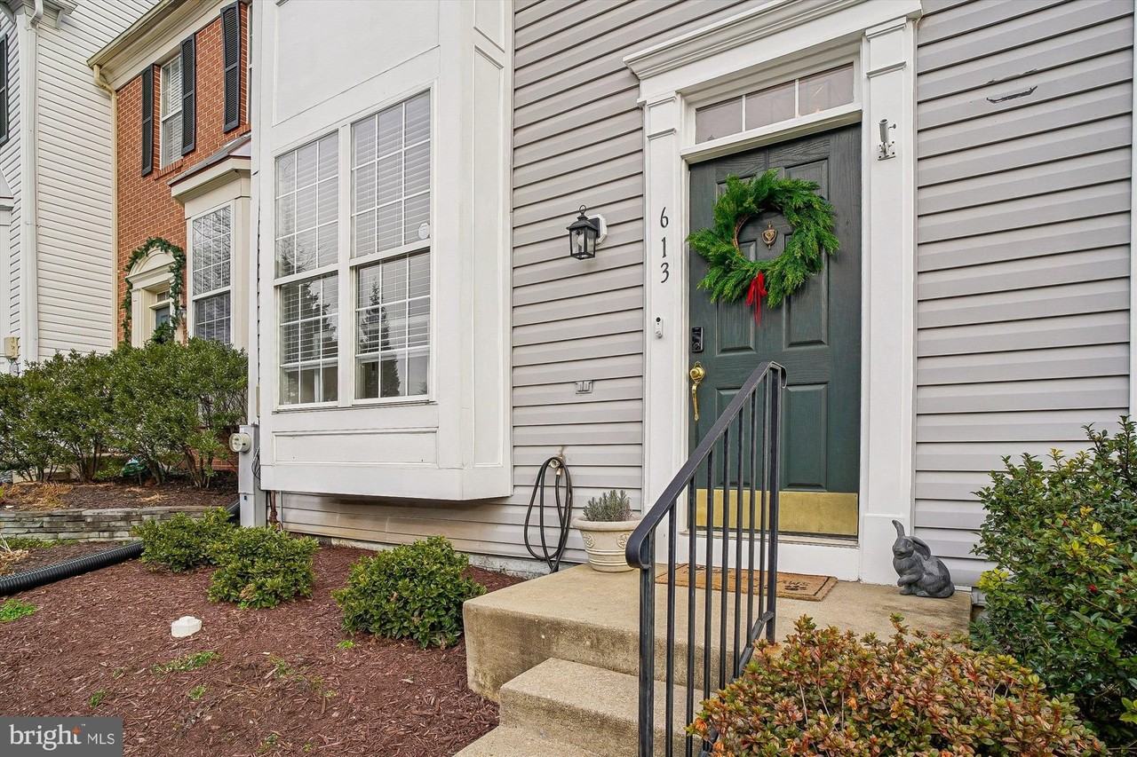 613 Puritan Ct - Photo 3 of 38