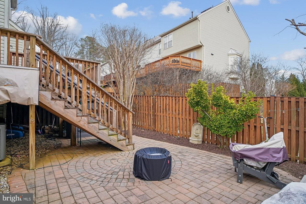 613 Puritan Ct - Photo 5 of 38