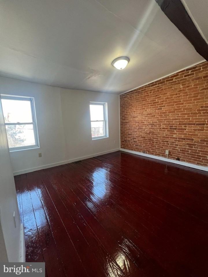 1443 Light St Apt 2 #2 - Photo 5 of 7