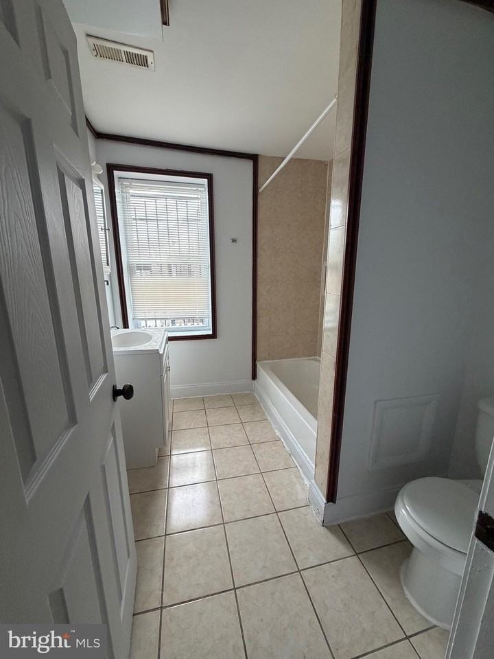 1841 W Lexington St Unit 3 #3 - Photo 7 of 14