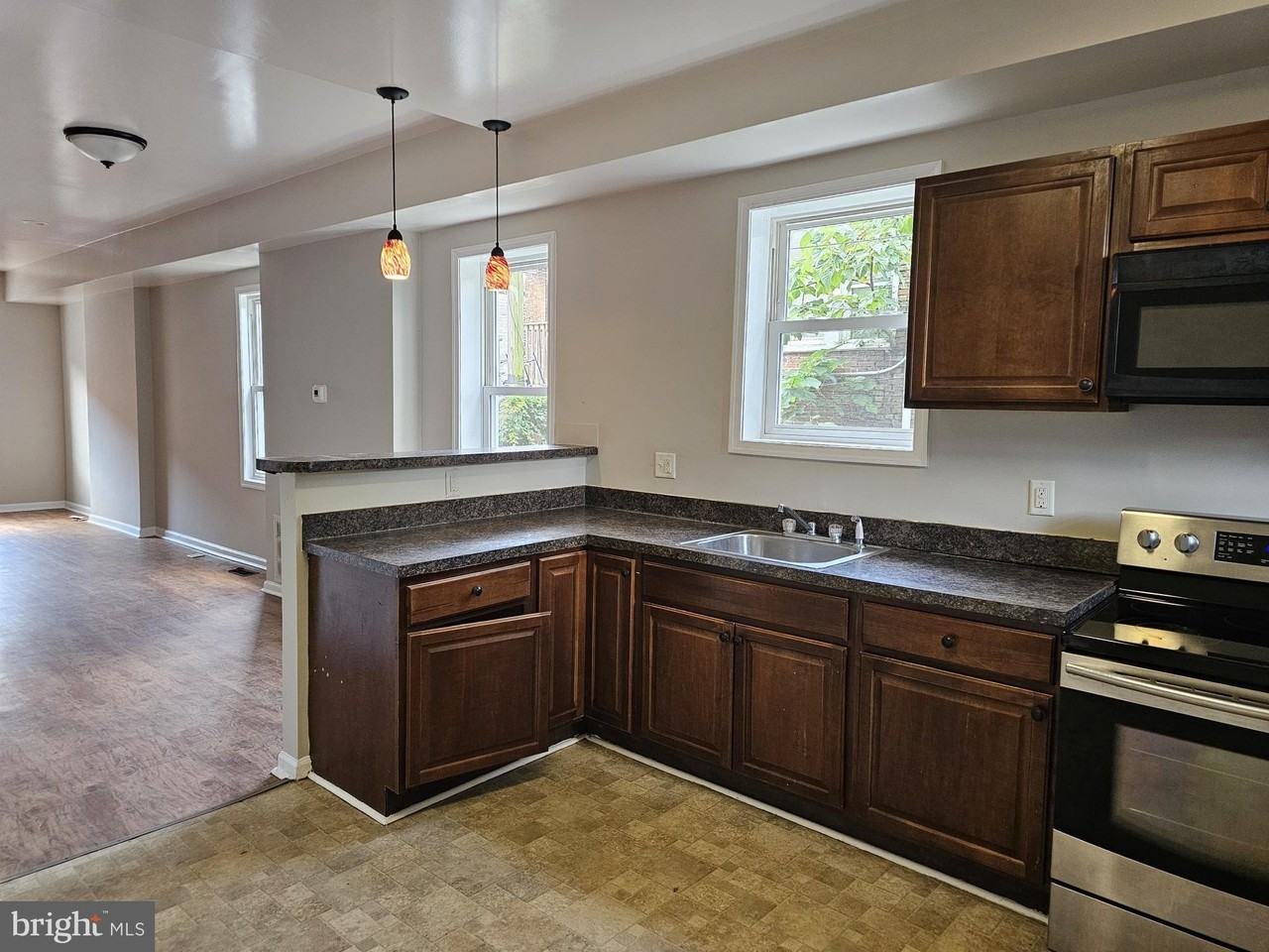 2698 Saint Benedict St - Photo 2 of 14