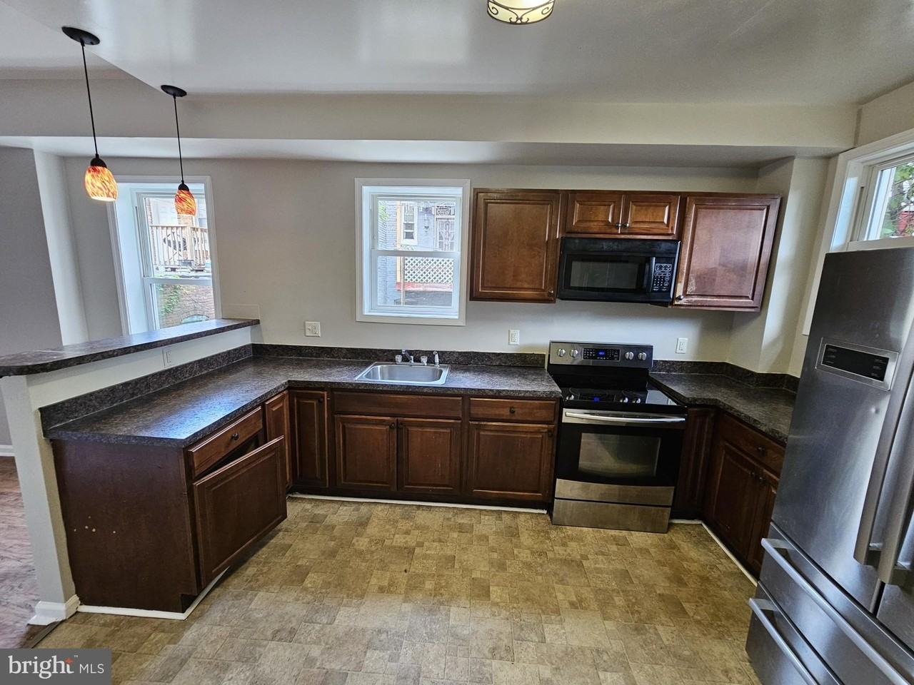 2698 Saint Benedict St - Photo 3 of 14