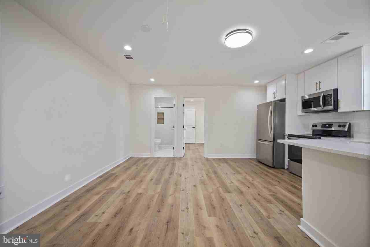 555 S Marlyn Ave Apt A - Photo 7 of 30