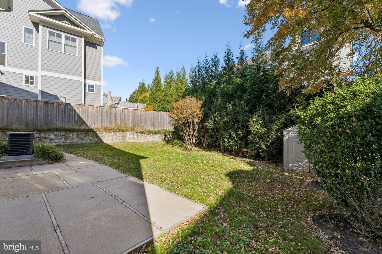 5203 Nahant St - Photo 4 of 32