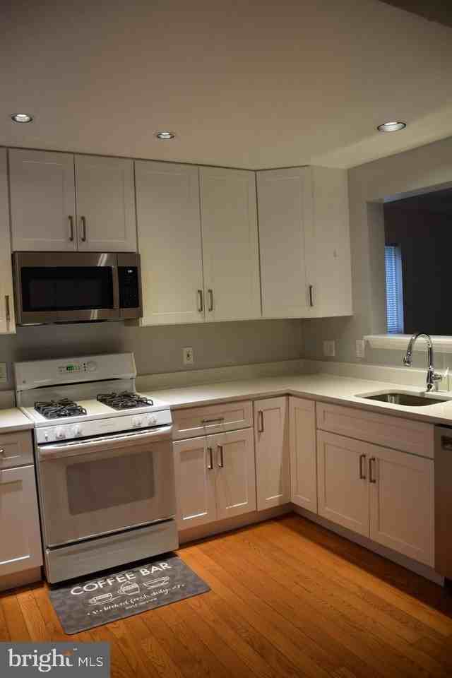 204 Poplar Spring Rd - Photo 4 of 21