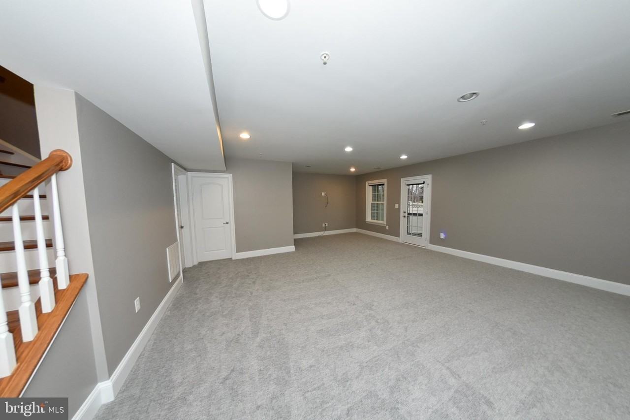 15703 Tibberton Ter - Photo 4 of 50