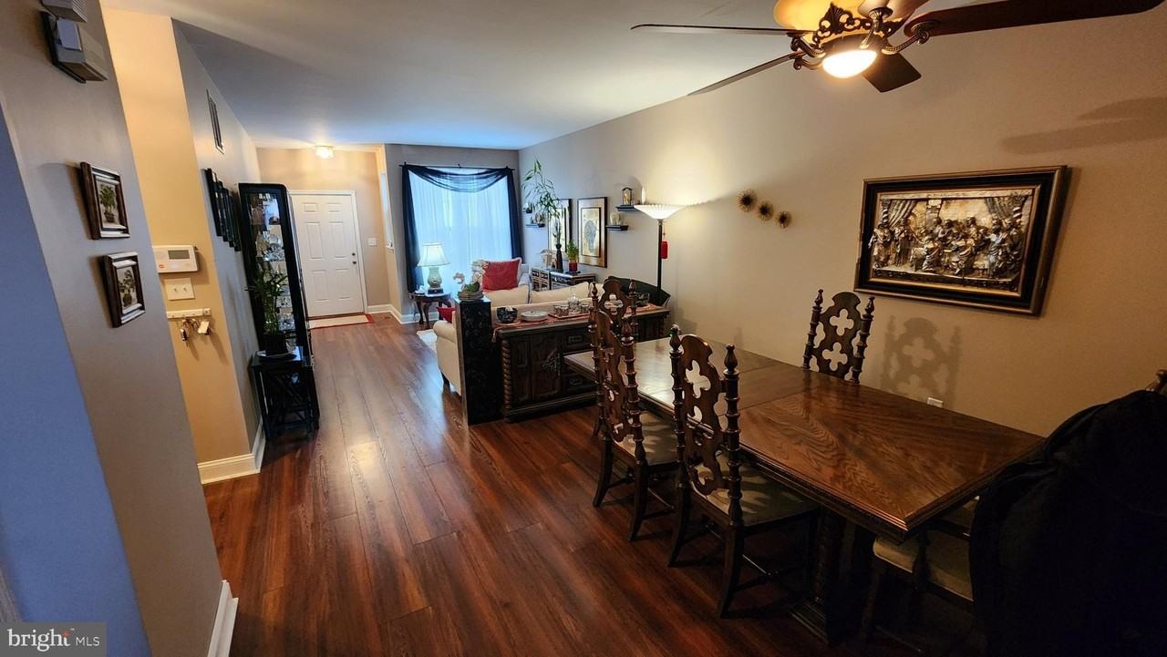 168 Pennsbury Ln - Photo 6 of 15