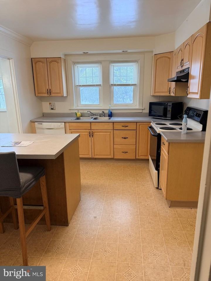 604 S Main St - Photo 7 of 22