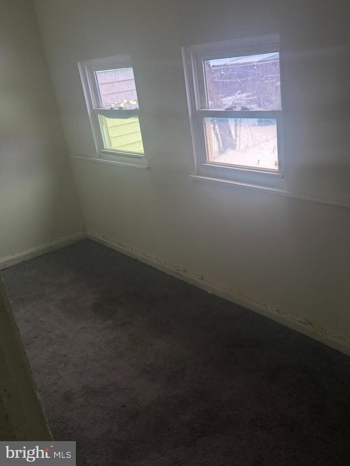 802 Fairbanks Ave - Photo 4 of 8