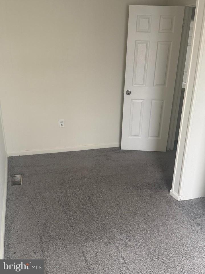 802 Fairbanks Ave - Photo 7 of 8