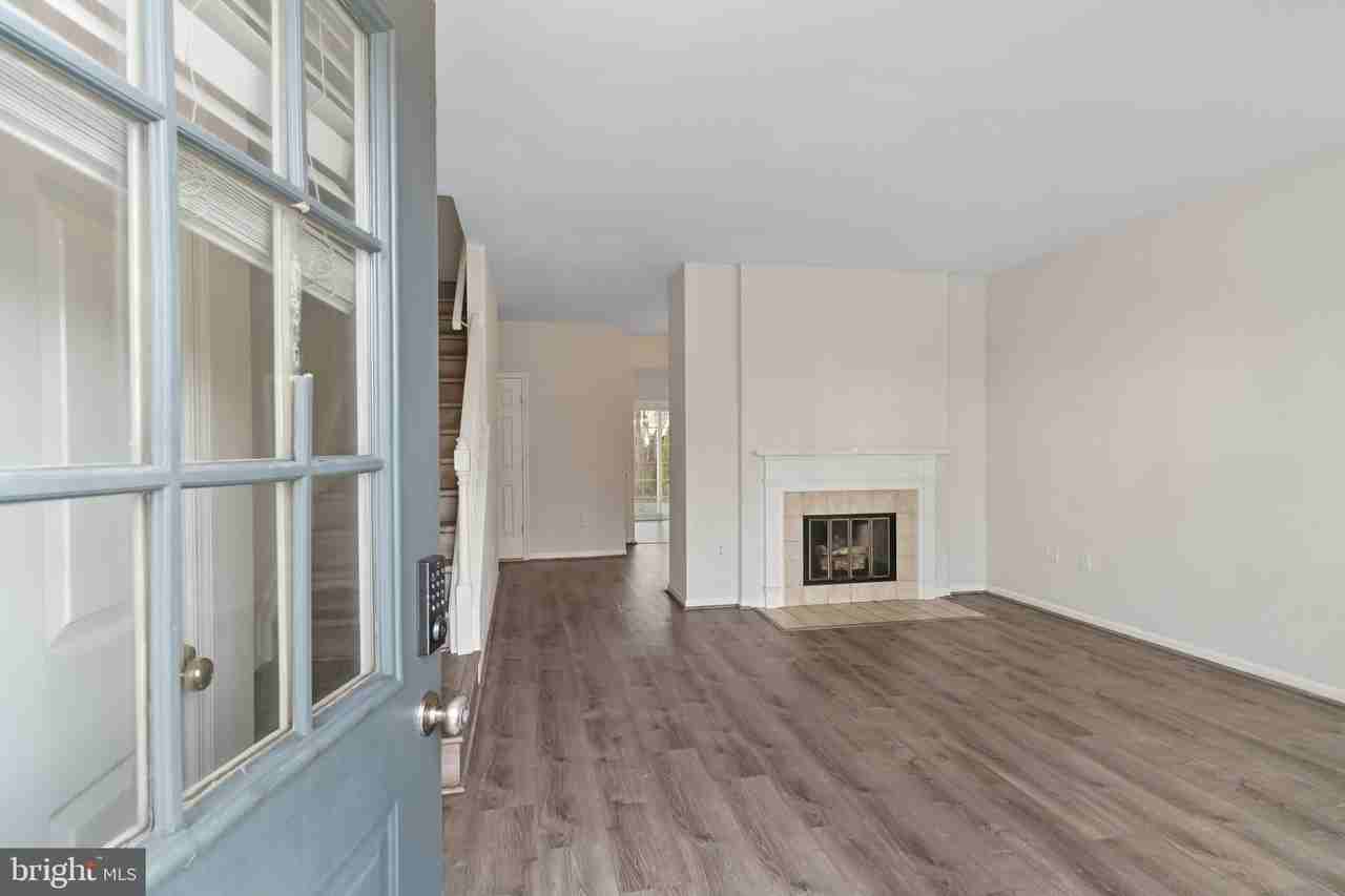 7115 Strawn Ct - Photo 4 of 27