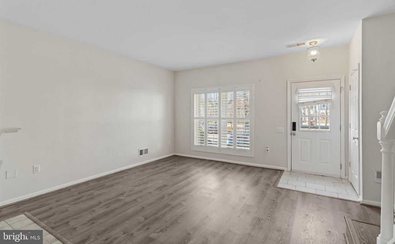 7115 Strawn Ct - Photo 7 of 27