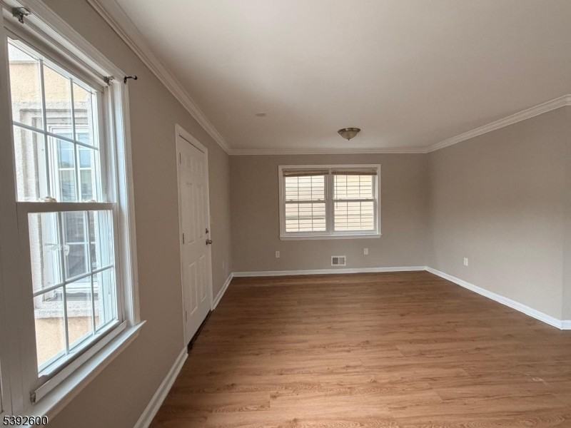 139 Inslee Pl Apt 2 - Photo 3 of 18