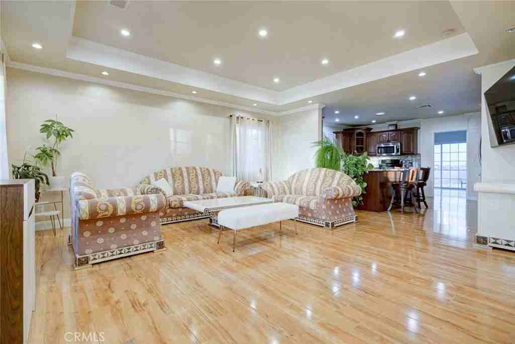 10624 Mcclemont Ave - Photo 7 of 33