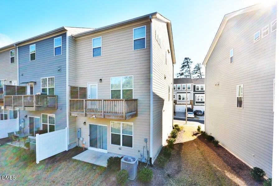 1043 Manorhaven Dr - Photo 2 of 33