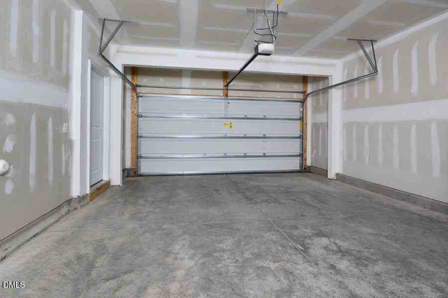 1043 Manorhaven Dr - Photo 5 of 33