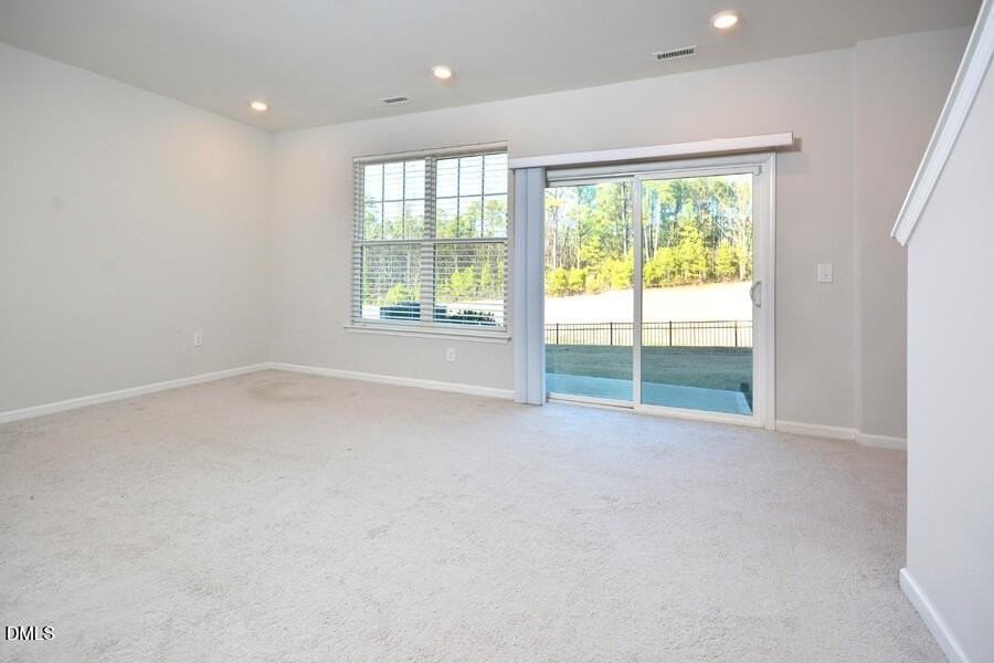 1043 Manorhaven Dr - Photo 6 of 33