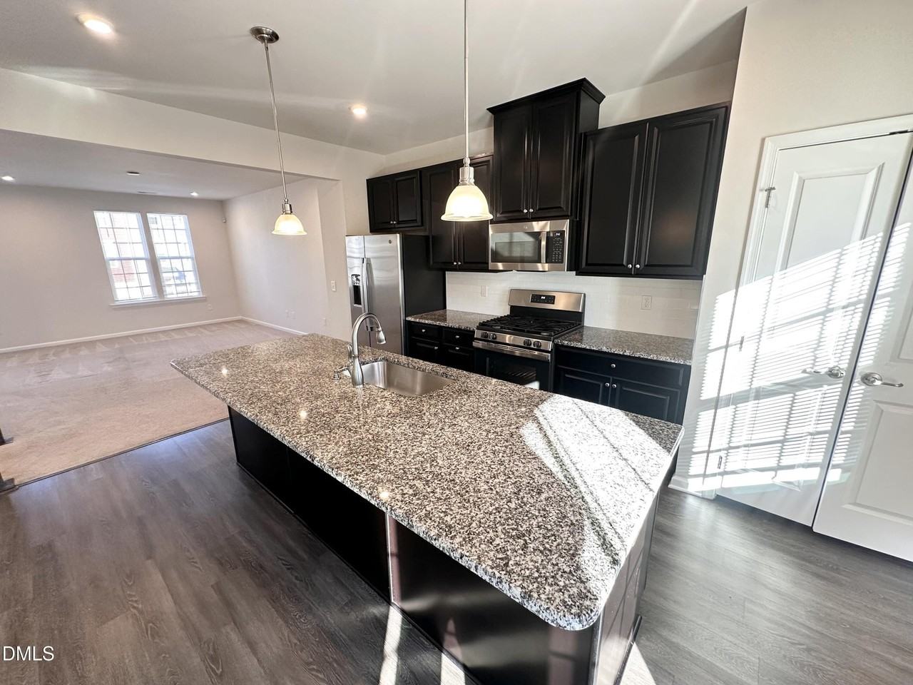 945 Arnold Place Dr - Photo 3 of 20