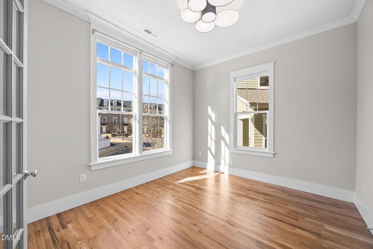 916 Noisette Ct - Photo 4 of 48