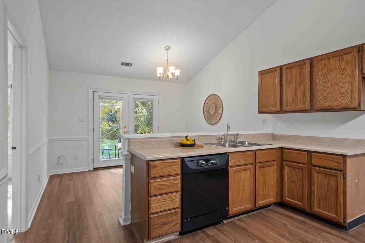 67 Crystal Oaks Ct - Photo 7 of 22