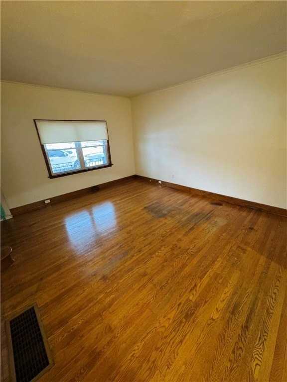 547 Henry St - Photo 6 of 14