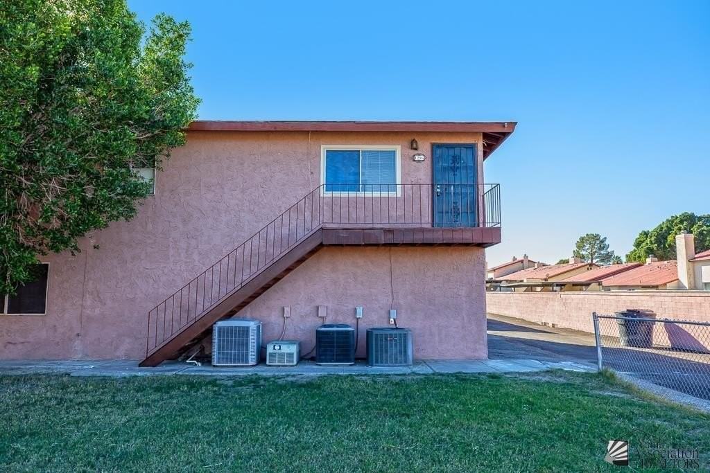 1286 W 20th Pl - Photo 3 of 14